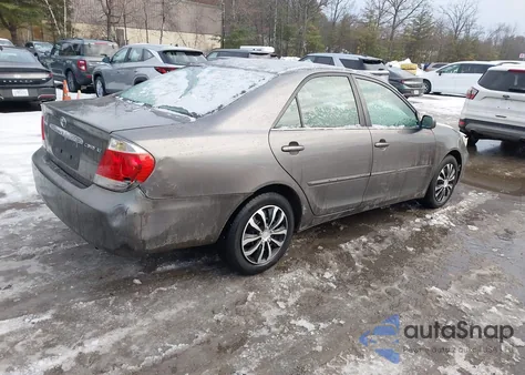 2005 Toyota Camry Xle z USA, uszkodzony, nr VIN 4T1BE30KX5U625255